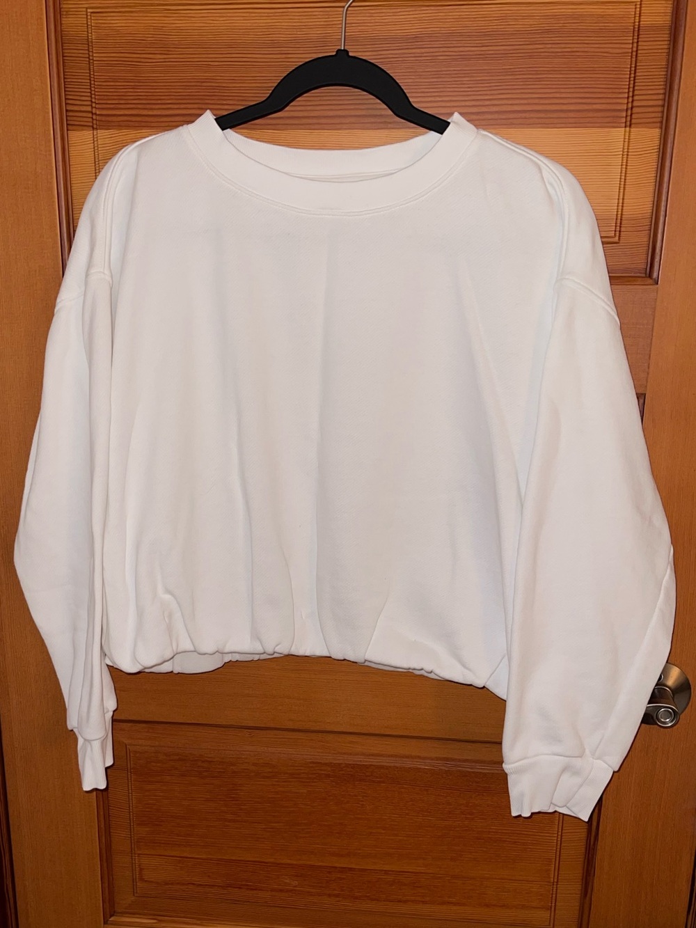 Universal Thread Classic White Cropped Sweatshirt - Women's Large - EUC